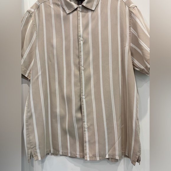 H&M Men’s Button Down T-Shirt - Picture 2 of 6
